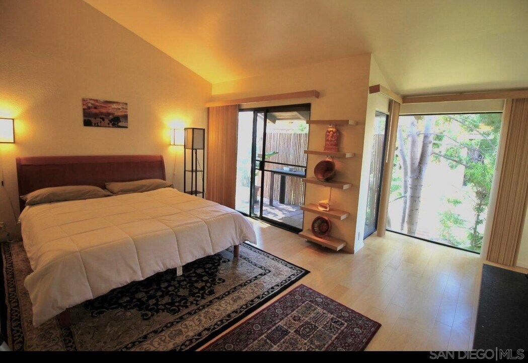 1917 Alga Rd, Unit B in Carlsbad, CA - Foto de edificio