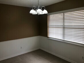 8808 Cedar Ln in Midwest City, OK - Foto de edificio - Building Photo