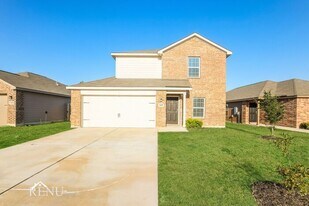 305 Sunnymeade Ln in Jarrell, TX - Building Photo