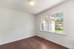 6014 Castle Dr in Wichita, KS - Building Photo