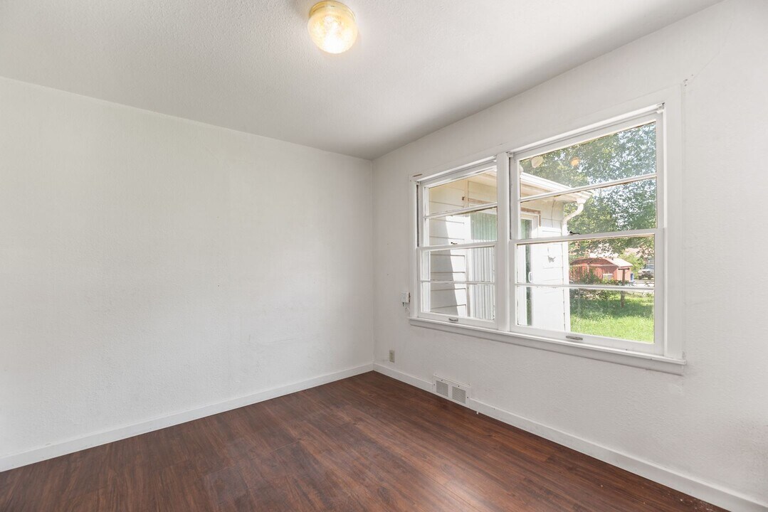 6014 Castle Dr in Wichita, KS - Building Photo