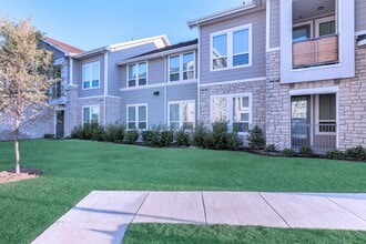 Campus Apartments in Fort Worth, TX - Foto de edificio - Building Photo