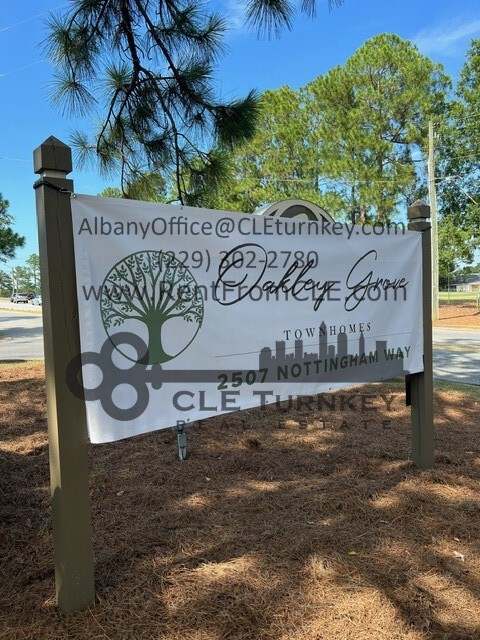 Oakley Grove Townhomes in Albany, GA - Building Photo