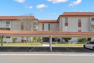 1001 Pearce Dr in Clearwater, FL - Building Photo