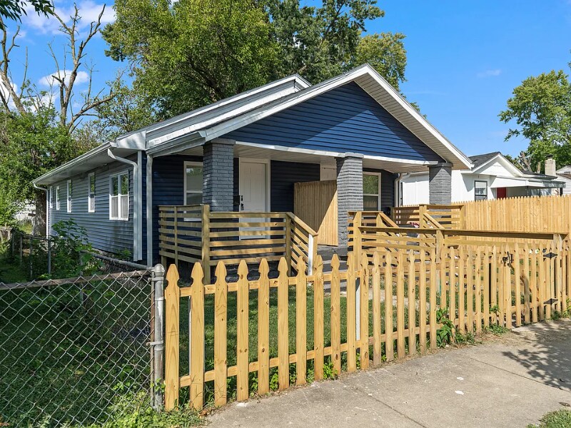 572 Trowbridge St in Indianapolis, IN - Building Photo