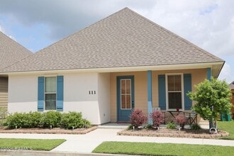 111 Pettigrove Dr in Youngsville, LA - Building Photo - Building Photo
