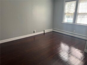 19 Whipple Ave in Smithfield, RI - Building Photo - Building Photo