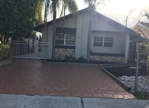 8960 SW 4th Terrace in Miami, FL - Building Photo - Building Photo