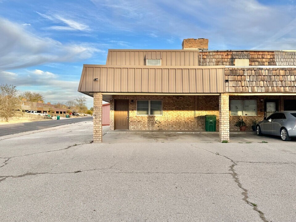 3312 N Vista Dr in Hobbs, NM - Building Photo
