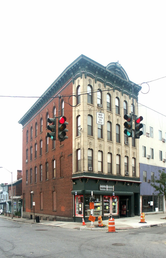 399 Main St in Poughkeepsie, NY - Building Photo - Building Photo