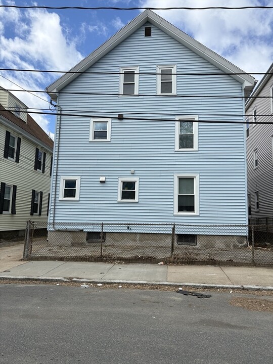 21 Shannon St in Boston, MA - Building Photo