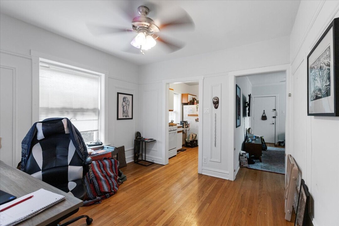 654 W Oakdale Ave, Unit 3W in Chicago, IL - Foto de edificio
