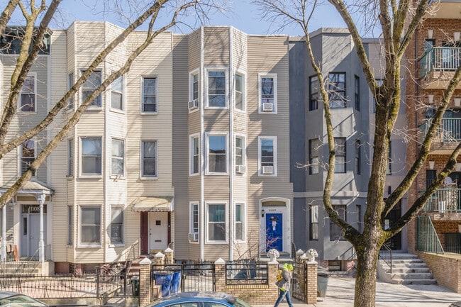 1104 Putnam Ave in Brooklyn, NY - Foto de edificio - Building Photo