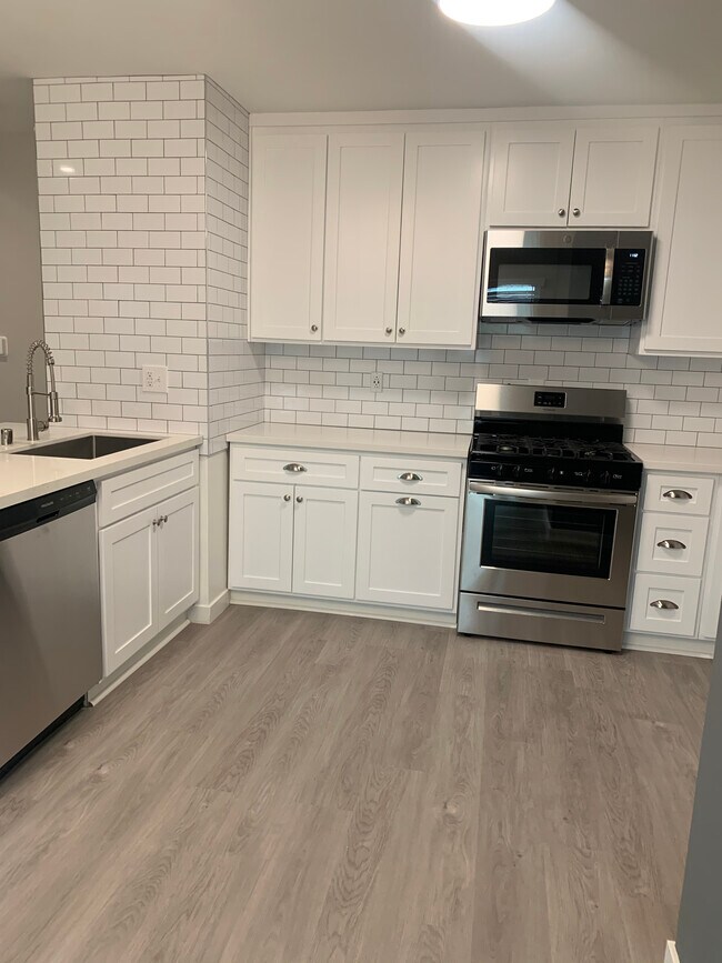 11669 Chenault St Apartments and Nearby Los Angeles Apartments For Rent