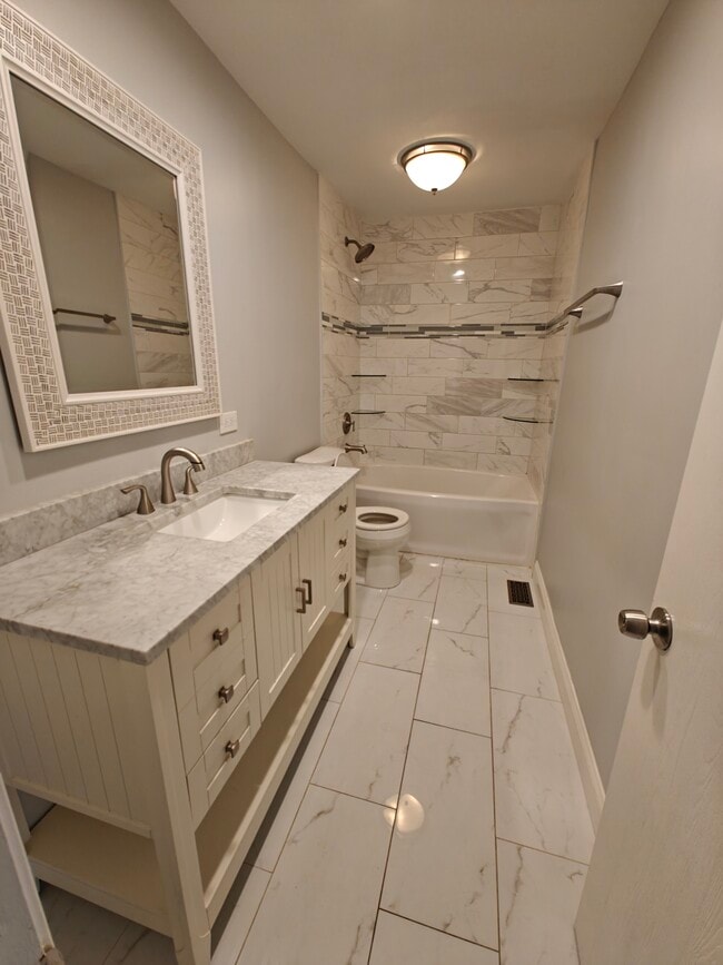 1410 N Whispering Springs Cir in Palatine, IL - Building Photo - Building Photo