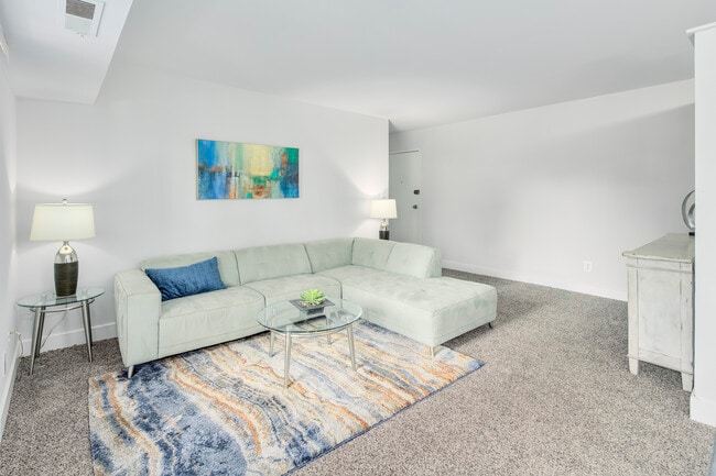 Glenmont Forest in Silver Spring, MD - Building Photo - Interior Photo