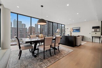 366 W Superior St in Chicago, IL - Building Photo - Building Photo