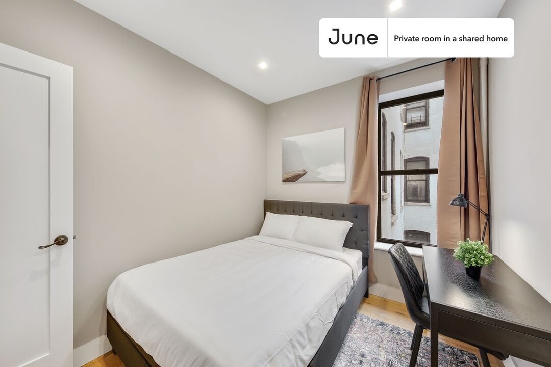 Private bedroom in 4 bed/2 bath Home in New York, NY - Building Photo