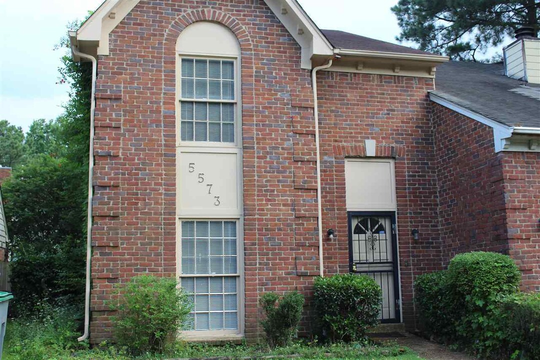 5573 Tulip Tree Dr in Memphis, TN - Foto de edificio