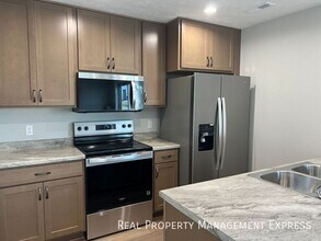 3 Bedroom 1.5 Bathroom Townhome in Sioux Falls, SD - Building Photo - Building Photo