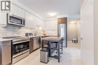63 Arthur St S in Guelph, ON - Building Photo - Building Photo