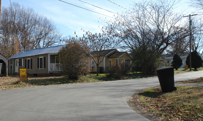 906-946 Caitlin St in Burlington, NC - Building Photo - Building Photo