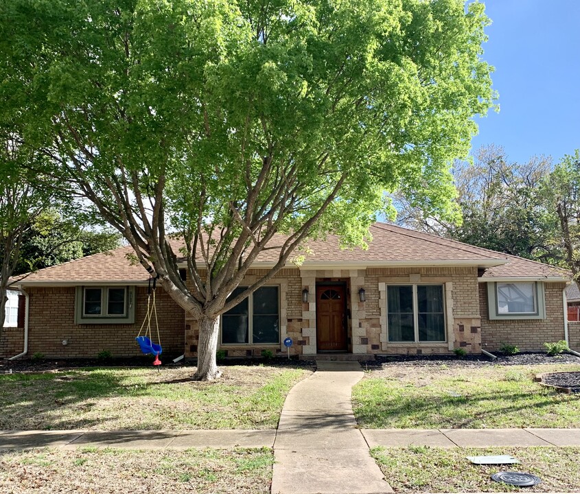 10134 Panther Ridge Trail in Dallas, TX - Building Photo