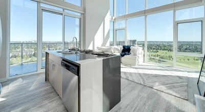 Central Tower Apartments in Edmonton, AB - Building Photo - Interior Photo