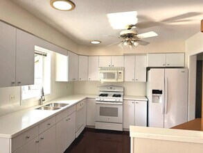 860 Madelyn Dr in Des Plaines, IL - Building Photo - Building Photo