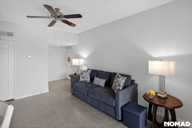 1885 Florida Club Dr in Naples, FL - Foto de edificio - Building Photo