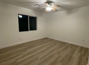 7428 Poppy Hills Ct in Las Vegas, NV - Foto de edificio - Building Photo