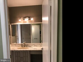 1101 S Arlington Ridge Rd-Unit -101 in Arlington, VA - Building Photo - Building Photo