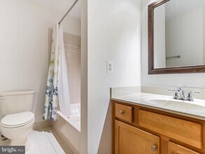 25813 Mews Terrace in South Riding, VA - Building Photo - Building Photo