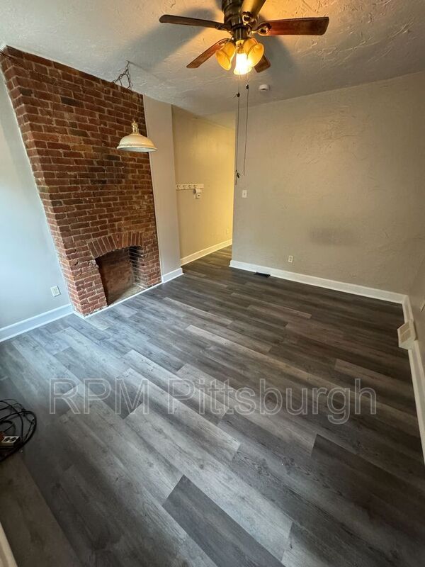 property at 122 Earl St