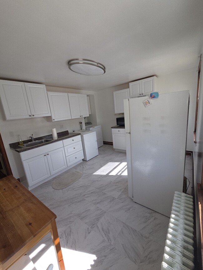 302 Folcroft St, Unit 2nd Floor Apt, Unit 2nd Floor Apt