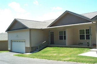 3980 Howard Gap Rd in Hendersonville, NC - Building Photo