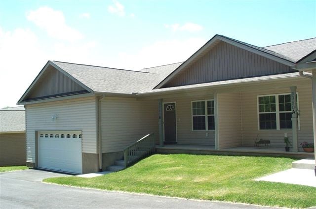 3980 Howard Gap Rd in Hendersonville, NC - Building Photo