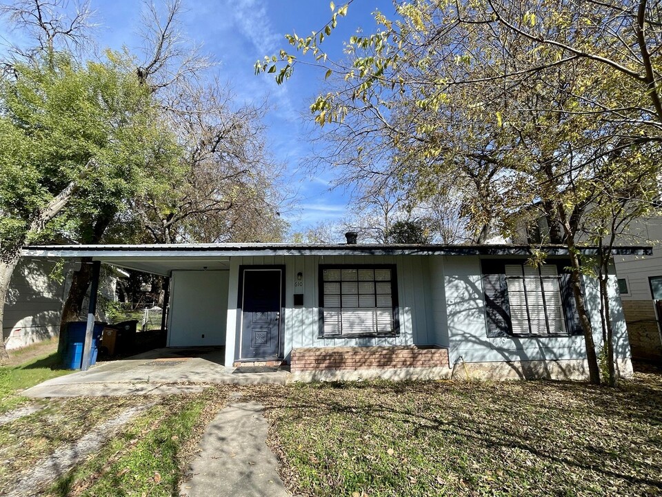 610 Hammack Dr in Austin, TX - Building Photo