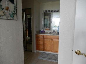 5277 Isla Key Blvd S in St. Petersburg, FL - Foto de edificio - Building Photo