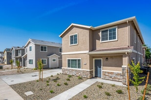 Astoria Place in Sacramento, CA - Building Photo
