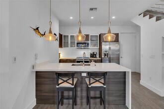 1045 NE 18th Ave in Fort Lauderdale, FL - Building Photo - Building Photo