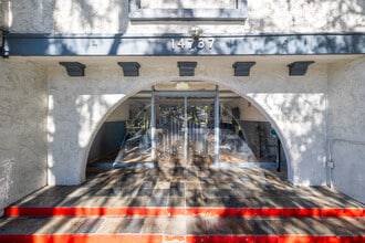 Terra Grande Apartments in Van Nuys, CA - Building Photo - Building Photo