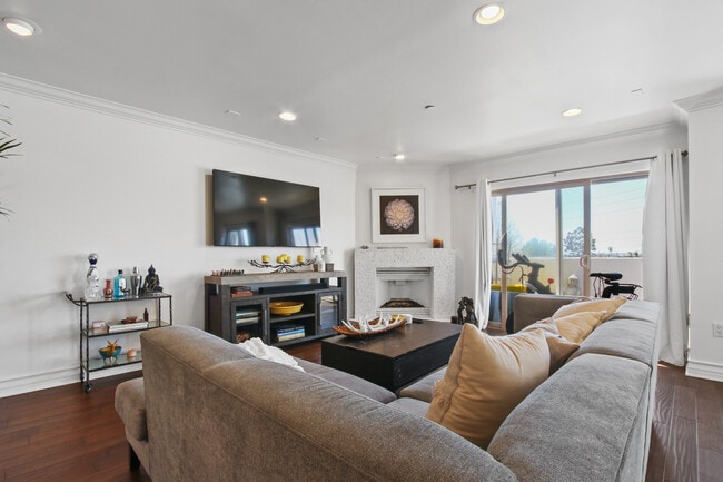 1621 Barry Ave, Unit 3 in Los Angeles, CA - Building Photo - Building Photo