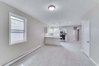 11 Holmes Ave in Jersey City, NJ - Foto de edificio - Building Photo