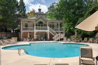 1910 Cedar Glenn Way in Atlanta, GA - Foto de edificio - Building Photo