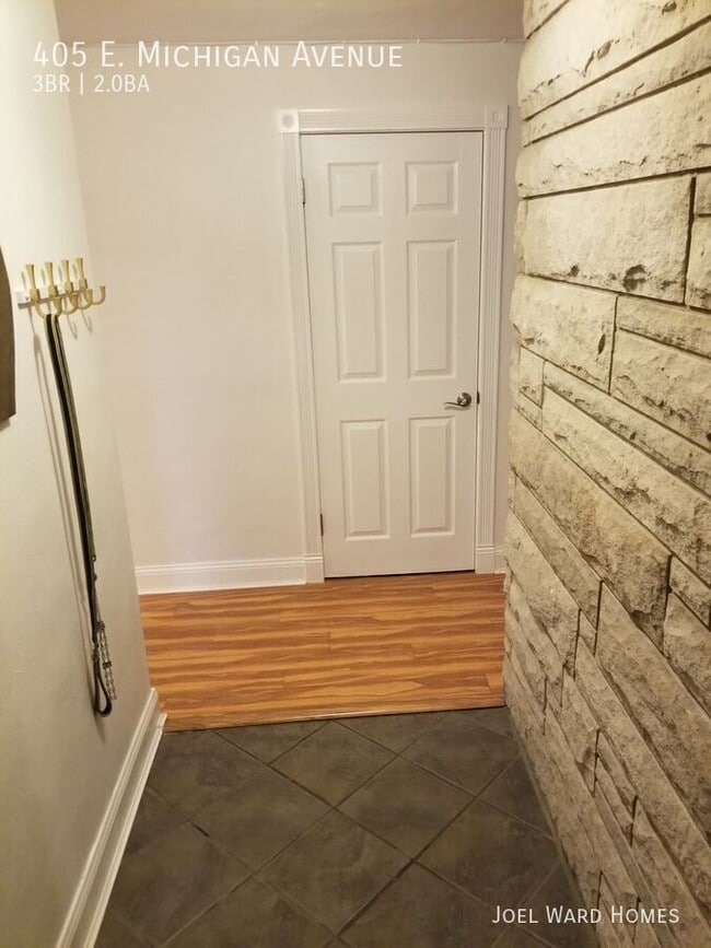 405 E Michigan Ave in Urbana, IL - Building Photo - Building Photo