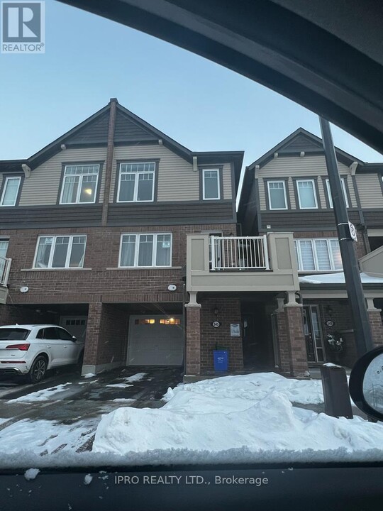 545 Buckeye Ct in Milton, ON - Building Photo