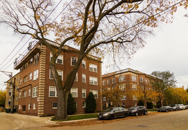 Updated Apartments Located at 800 Michigan in Evanston, IL - Building Photo - Building Photo