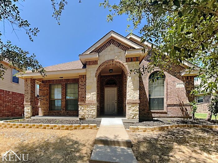 203 Cool Meadows Ln in Red Oak, TX - Building Photo