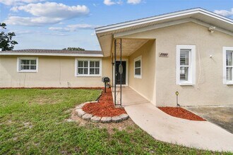 2580 Granada Cir W in St. Petersburg, FL - Building Photo - Building Photo